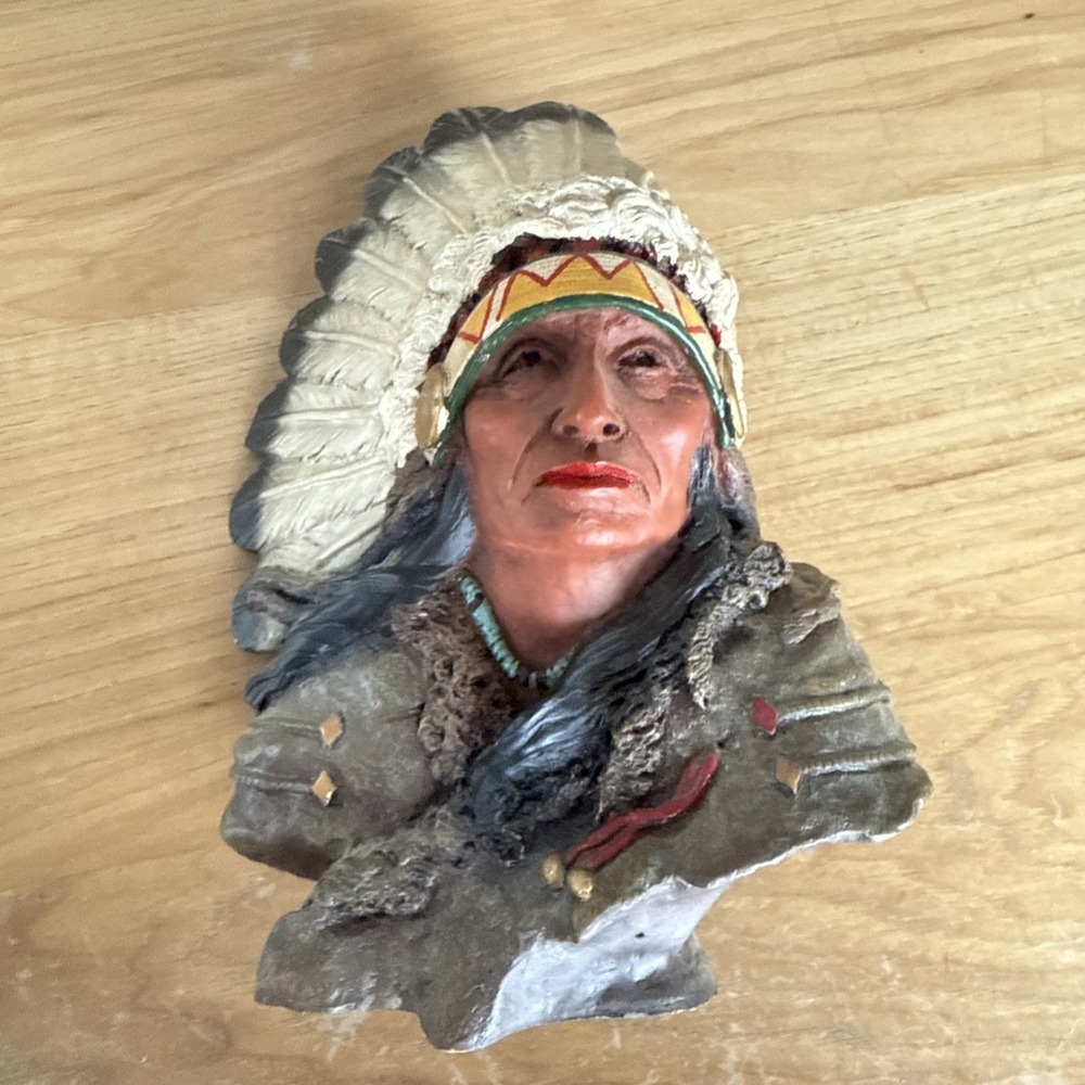 Vintage 7.5" Native American Indian Chief Leader Statue Feather Headdress